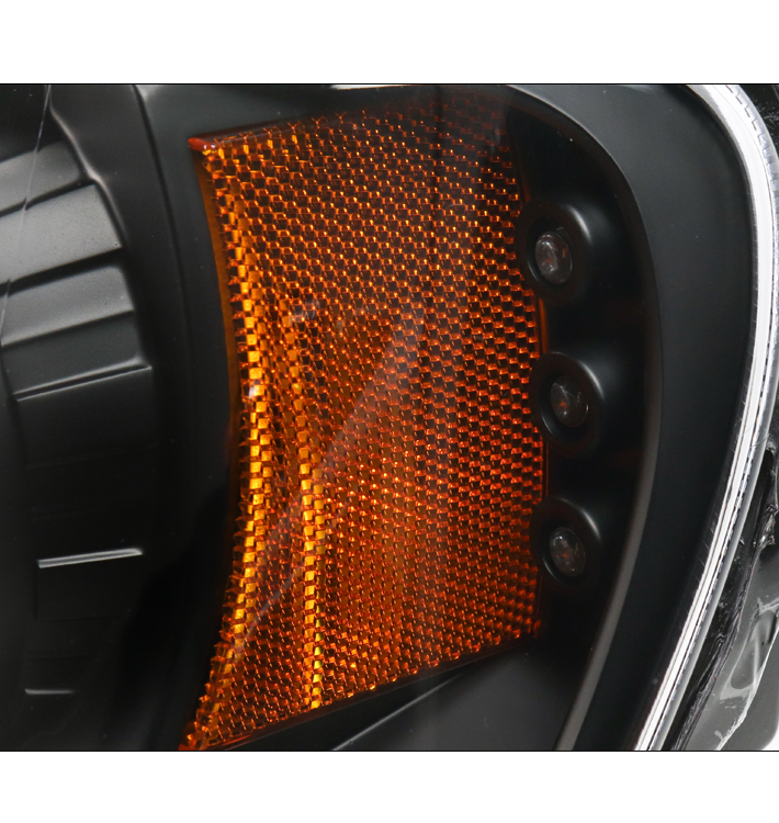 Suitable For 1999-2004 Jeep Grand Cherokee LED Halo Projector Headlights Headlamps with 6.25